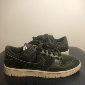 SZ // 8M Nike Dunk Low Premium 'Sequoia